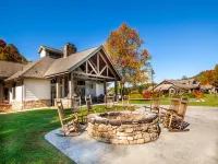 Cozy Condo with Heated Pool and Fireplace - Charming Modern Retreat Hotels in Blount County
