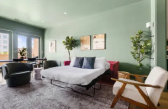 Luxury Penthouse - Overlooking King St w/ Terraces