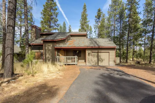 Private Hot Tub and Cozy Fireplace - Inviting Family Haven