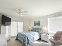 Charming Waterfront Getaway with Sunset Views - Beautiful Retreat