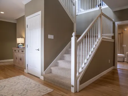 Elegant Coastal Retreat with Golf Course Views - Spacious Oasis Отели в г. Сибрук Айленд