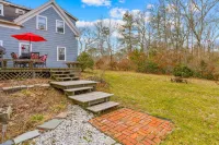 Charming Escape with Large Patio and Outdoor Shower - Cozy Retreat