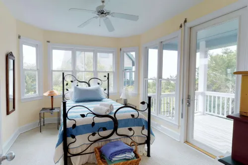 Spectacular Ocean Views and Beach Walkway - Exquisite Coastal Haven