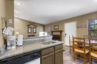 Charming Lake Access with Boat Slip - Cozy Nostalgic Retreat