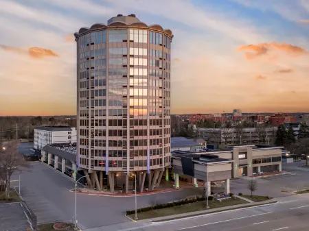 Radisson Hotel Southfield-Detroit Отели рядом с достопримечательностью «4 Men»