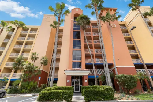 Luxury Beachfront Escape with Spacious Living - Exquisite Retreat