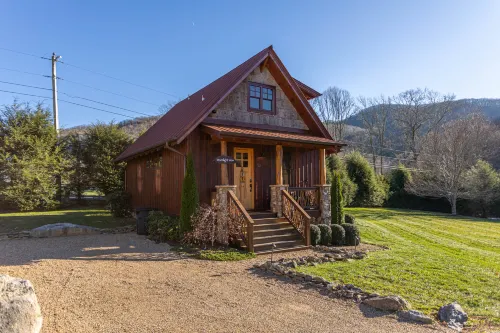 Tranquil Fishing Oasis and Hot Tub - Exquisite Mountain Retreat