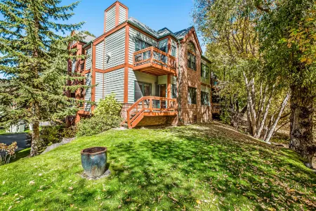 Beautiful, waterfront condo w/ an updated interior and a gas fireplace Отели в г. Басолт