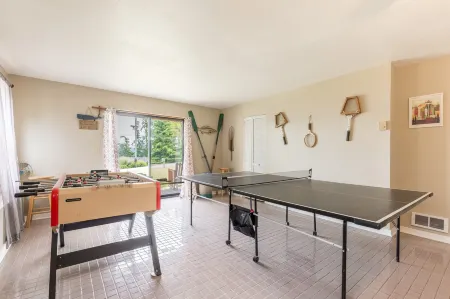 Breathtaking Views and Game Room - Delightful Coastal Sanctuary Отели рядом с достопримечательностью «Мееркерк Гарденс»