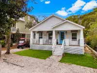Charming Beach House with Golf Cart and Bikes - Delightful Coastal Haven