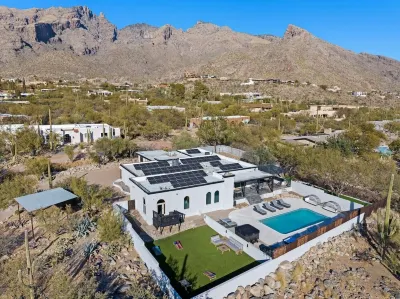 Mountain & City Views/Foothills /Heated Pool • Spa • Putt Putt • Sleeps 24 Hotel dekat Philabaum Glass Gallery