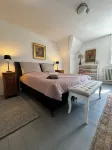 Jungshovedgaard Bed & Breakfast Hotels near Eos Broenden