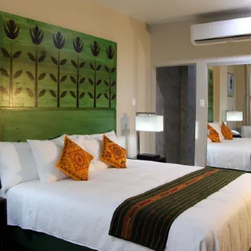 R Hotel Kingston