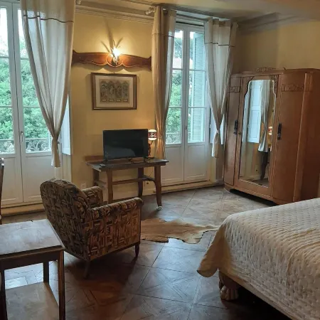 MAISON MARIE-LOUISE Hotels in Moux