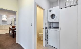 Spacious 2Br Near Westfield Newmarket