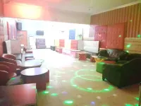 Franzy Suites and Lounge