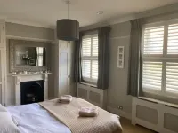 Central Wimbledon House Sleeps 8 - Secluded Garden