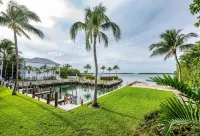 Islander Bayside Villas & Boatslips