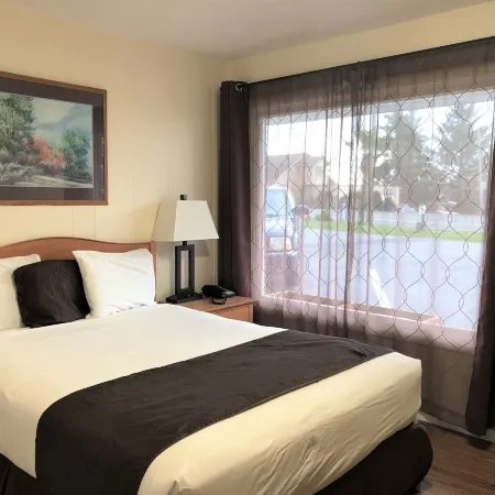 Blue Coast Inn & Suites