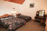 2 Bedroom Cottage Wisteria Cottage in Ballyconnell Hotels near Cabu by the Lakes