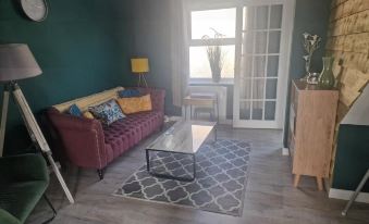 2BR-Sleeps4-Balcony-PetsOK-Parking-Ferryside