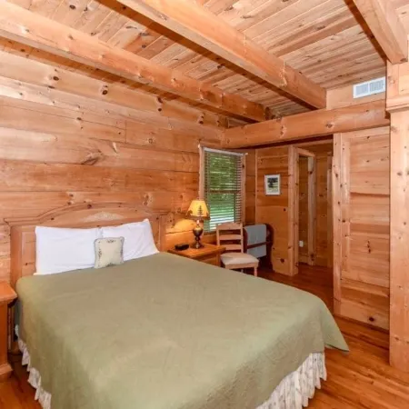 Creekside 2 Bedroom Cabin by RedAwning