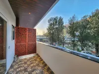 Raina's BnB - Mountain view