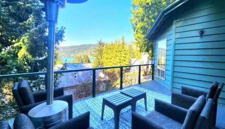 Family-Friendly Lakeview Home w/ Nfl Ticket