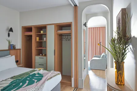 Turing Locke Cambridge Отели рядом с достопримечательностью «Университет Кембридж Джадж Бизнес Скул»