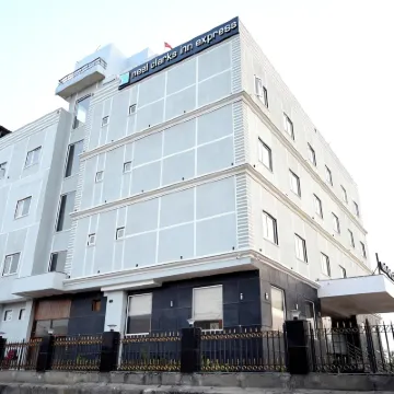 Neel Clarks Inn Express Hotels near Jaypee Convention Centre