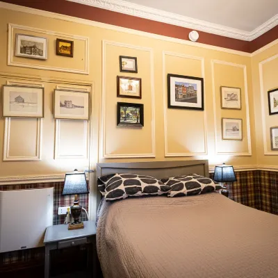 Pring Guesthouse Hotels near Hamilton General Hospital