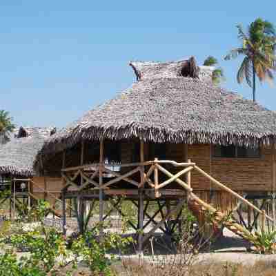 Ulala Lodge Hotel Exterior