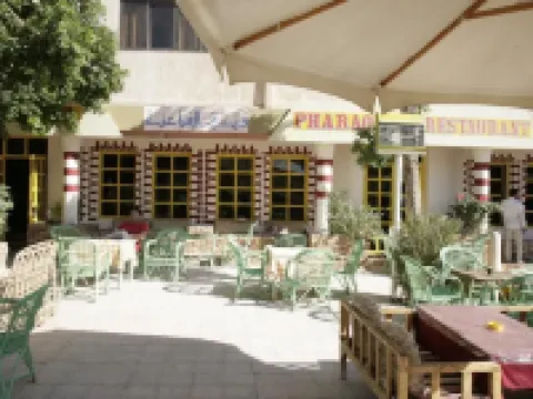 Pharaohs Hotel Hotels in Al Qarnah