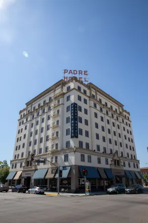 Padre Hotel Отели рядом с достопримечательностью «Salt 7even Float Center»