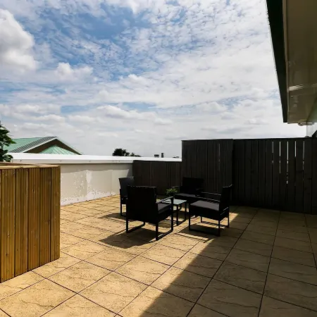 Skyvillion - Huge 4Bed Apartment W/Balcony&Parking