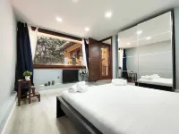 Joivy Villa Sofia Wonderful 2-Bed Flat with Lake Views