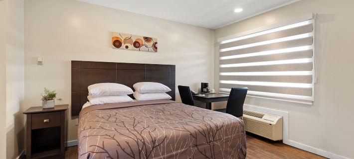 Oasis Inn โรงแรมในคีโลว์นา