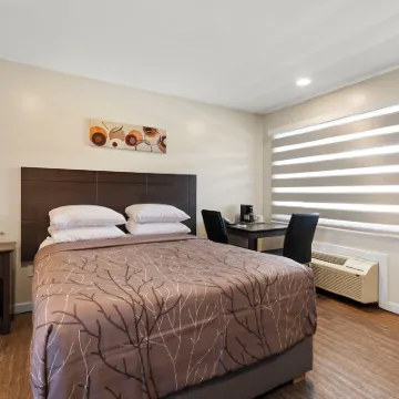 Oasis Inn Hotels near Downtown Kelowna