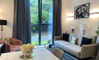 Newpointe Luxury Serviced Apartment at the Atrium