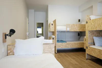 HI!Go Hotels in Календаріу
