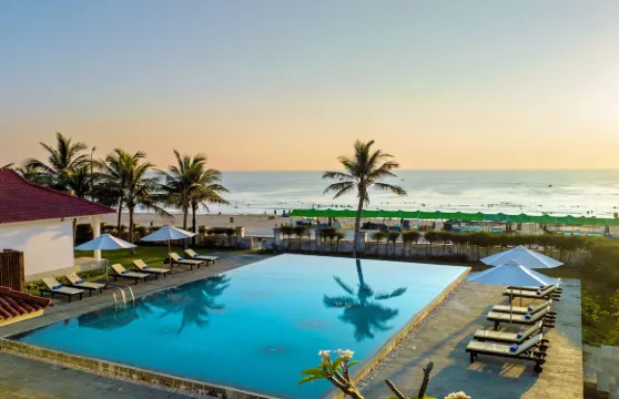 譚清水療海灘度假村