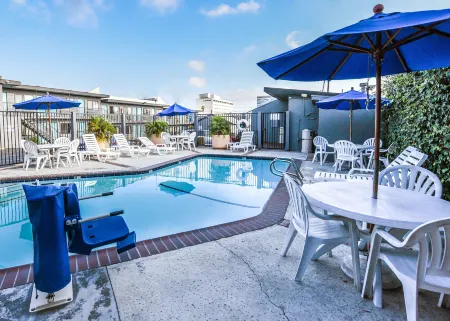 Travelodge by Wyndham LAX