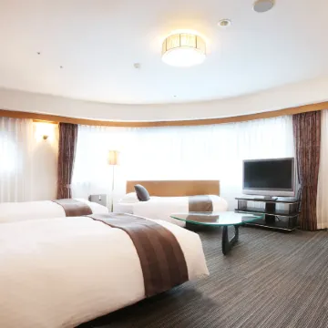 Okayama Koraku Hotel Отели рядом с достопримечательностью «Momotaro Statue»