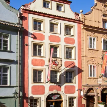 Red Lion Hotel Отели рядом с достопримечательностью «Крепость Пражский Град»