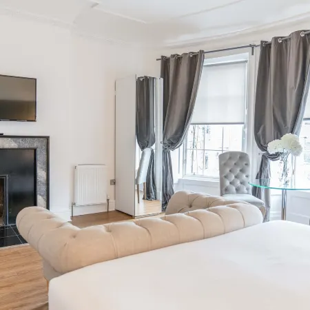 Edinburgh Castle Apartments