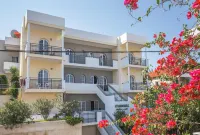 Manias Hotel Apartments - สระว่ายน้ำบนดาดฟ้า