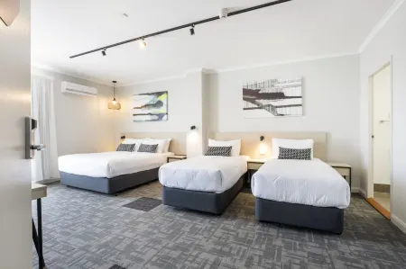 Nightcap at Finsbury Hotel Отели в г. North Haven