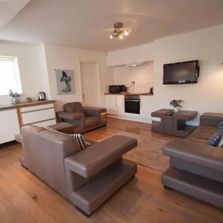 Just B - Apartment 4