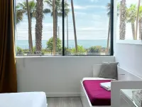 SoBlue Hôtel Hotel dekat Antibes train station