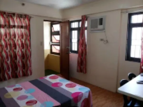 Budget Studio Unit in Makati Hotels near PNR Pasay Road Station